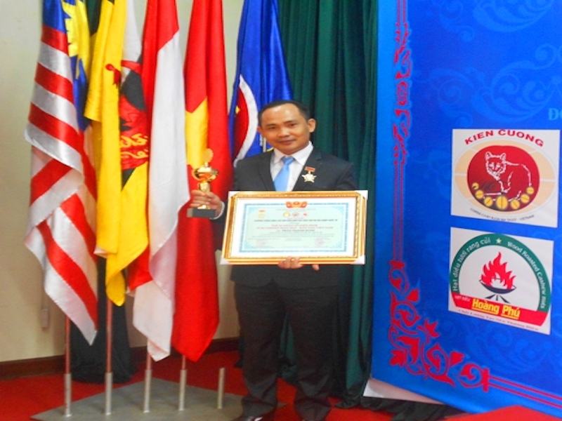 THAY-HUNG-–-Top-50-nhan-to-dien-hinh-vi-su-nghiep-giao-duc-va-dao-tao-Viet-Nam